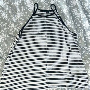 🥶FORVER 21🔵SIZE MEDIUM💙BLACK AND WHITE BLOUSE